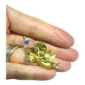 Gigi Giusti Gold Tone American Flag Angel Pin.